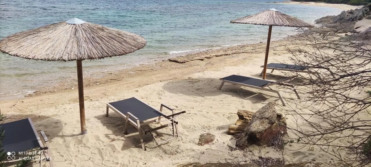 Stone Built House Next To The Beach Amolianí