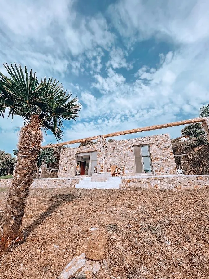 Stone Built House Next To The Beach Amolianí