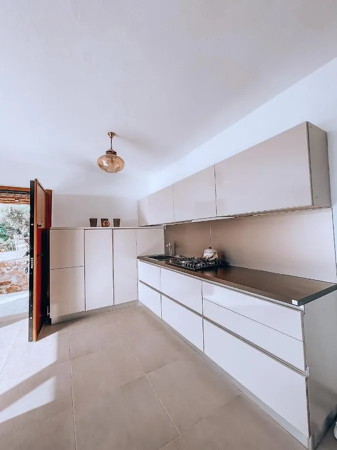 Villa Stone Built House Next To The Beach Amolianí