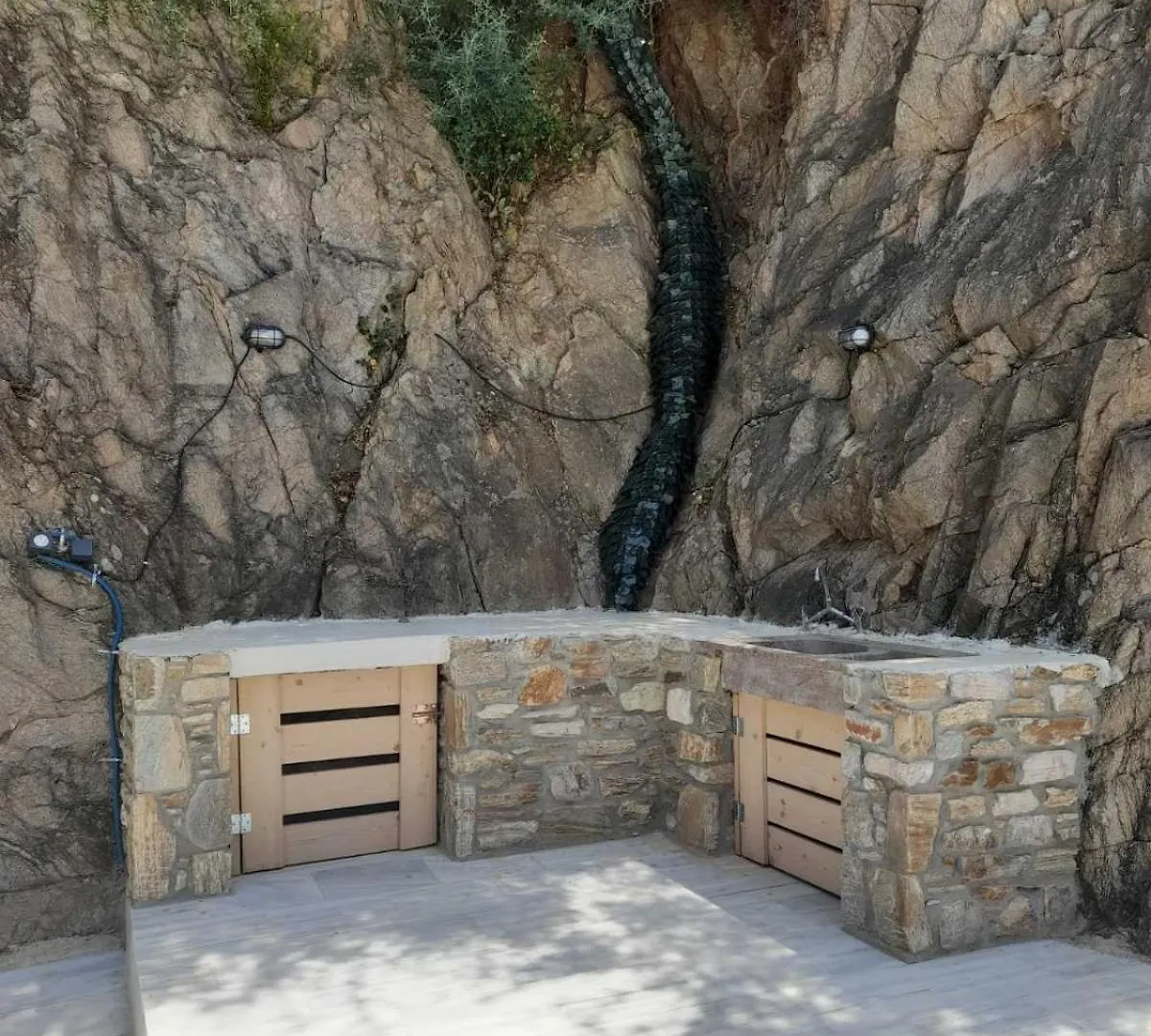 Stone Built House Next To The Beach Amolianí Griechenland