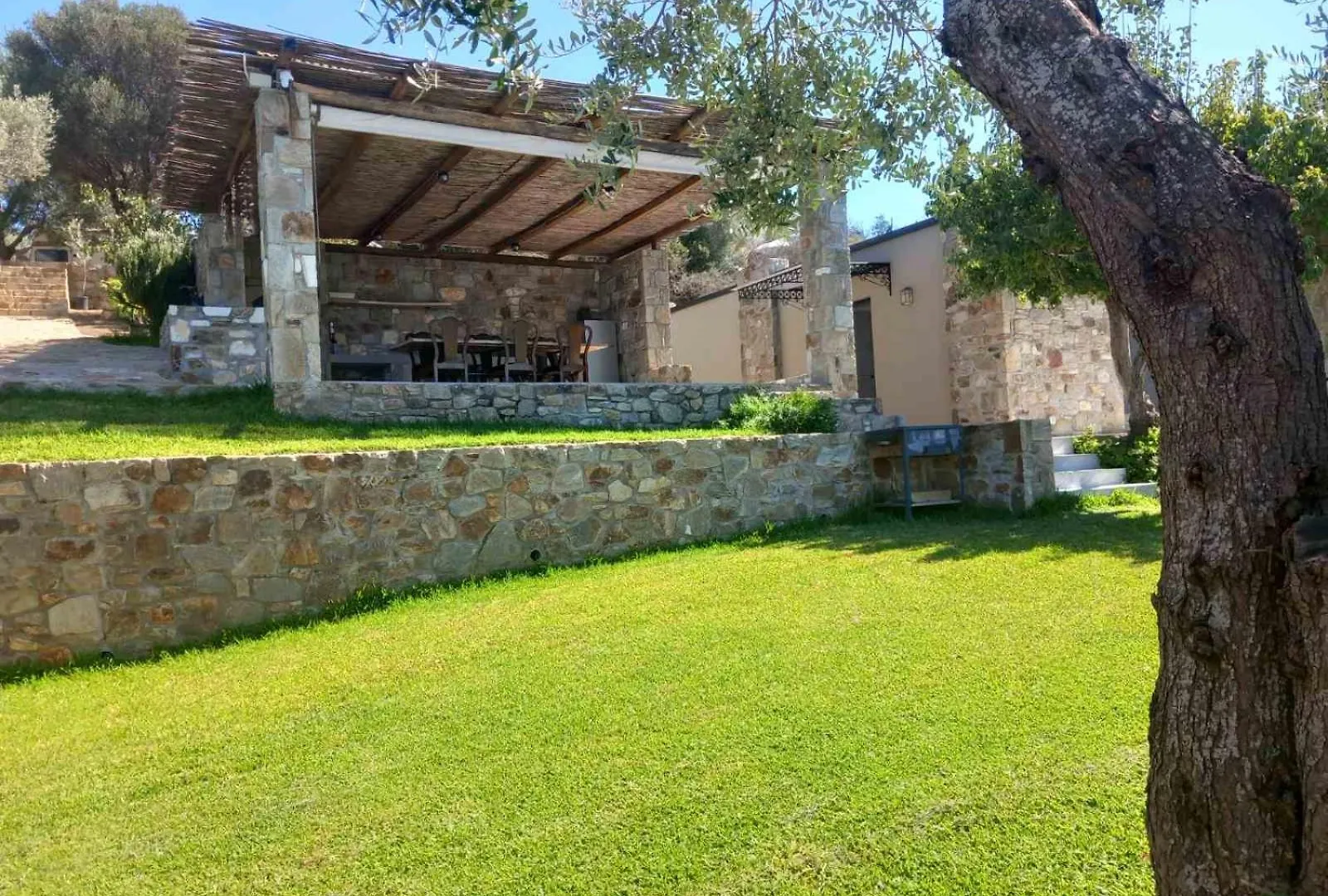 Stone Built House Next To The Beach Amolianí